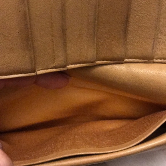 CHANEL - Beige Caviar Bifold Wallet - Picture 11 of 14